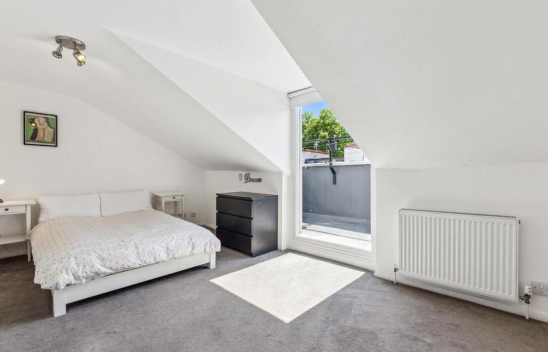 Bright 3 Bedroom Duplex With Roof Terrace Views