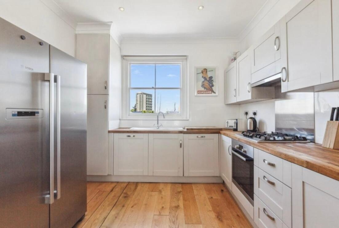 Apartment Bright 3 Bedroom Duplex With Roof Terrace Views