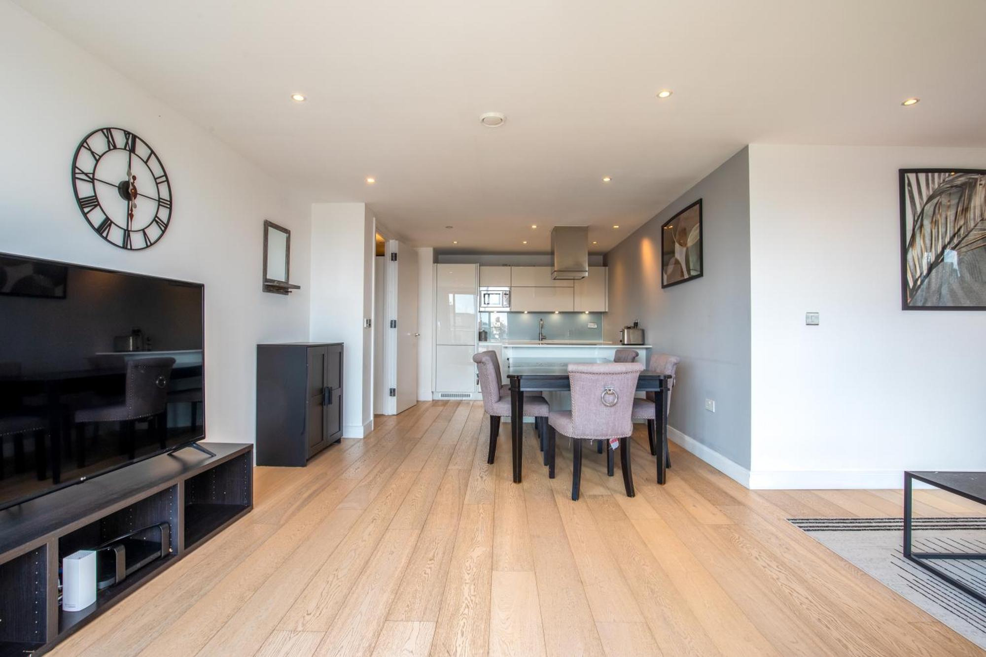 Londwell, Spitalfields & Brick Lane Luxury Balcony Penthouse Apartment London