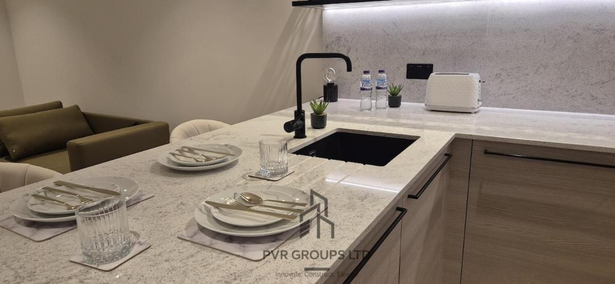 Canary Wharf Stay Modern 1Br Fast Wifi & Balcony Views *