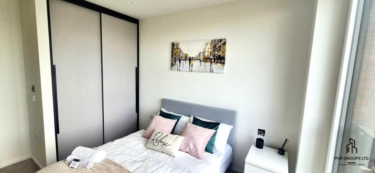 Apartment Canary Wharf Stay Modern 1Br Fast Wifi & Balcony Views
