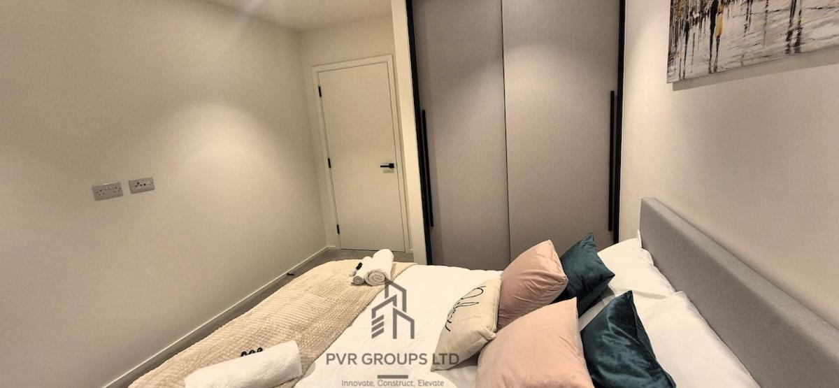 Apartment Canary Wharf Stay Modern 1Br Fast Wifi & Balcony Views London
