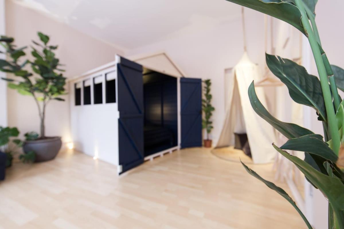 Loft W 100inch Cinema, Premium Mattress & Hammock, By The Design Traveller Apartment *