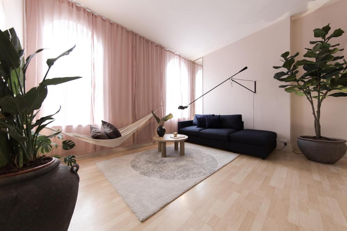 Apartment Loft W 100inch Cinema, Premium Mattress & Hammock, By The Design Traveller *
