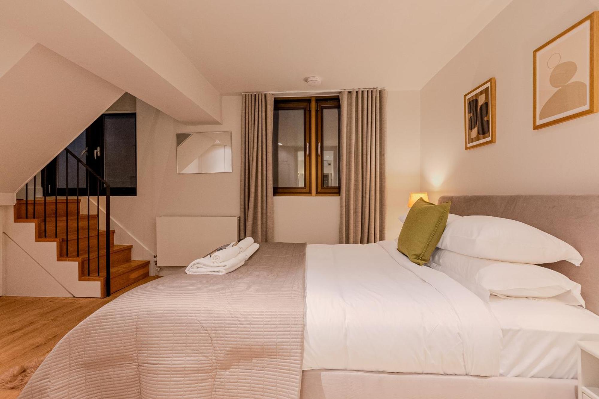 Apartment St Paul's I Your *