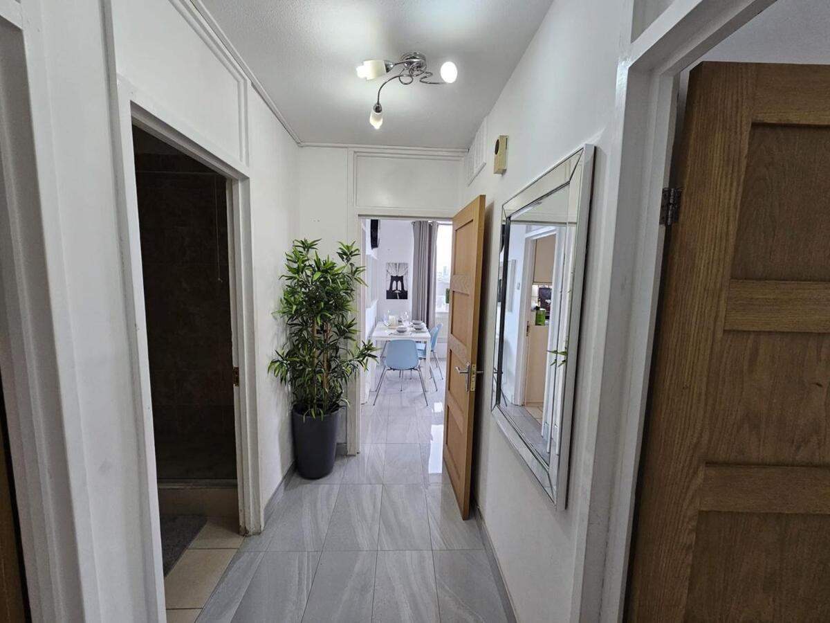 Apartment Spacious 3 Bedroom Flat At 45 Landward Court ,london W1h 5hb London