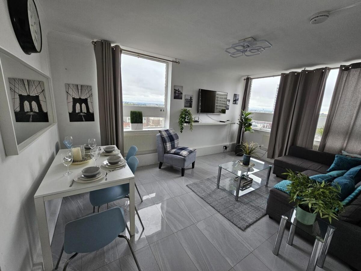 Spacious 3 Bedroom Flat At 45 Landward Court ,london W1h 5hb *
