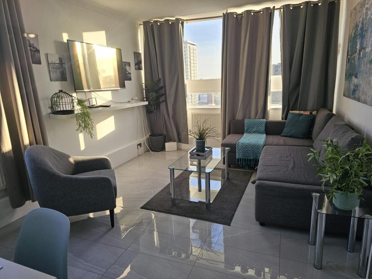 Apartment Spacious 3 Bedroom Flat At 45 Landward Court ,london W1h 5hb *