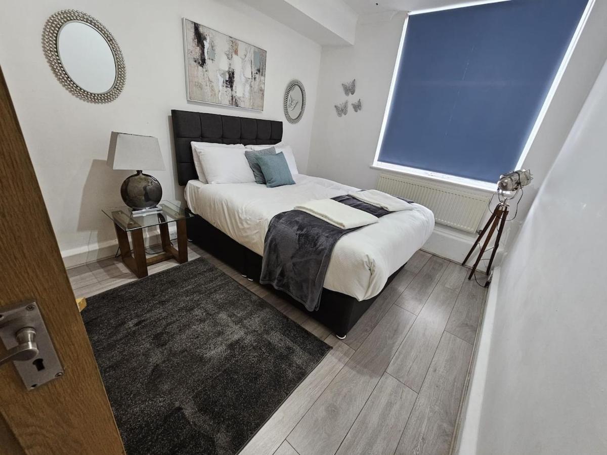 Spacious 3 Bedroom Flat At 45 Landward Court ,london W1h 5hb Apartment *