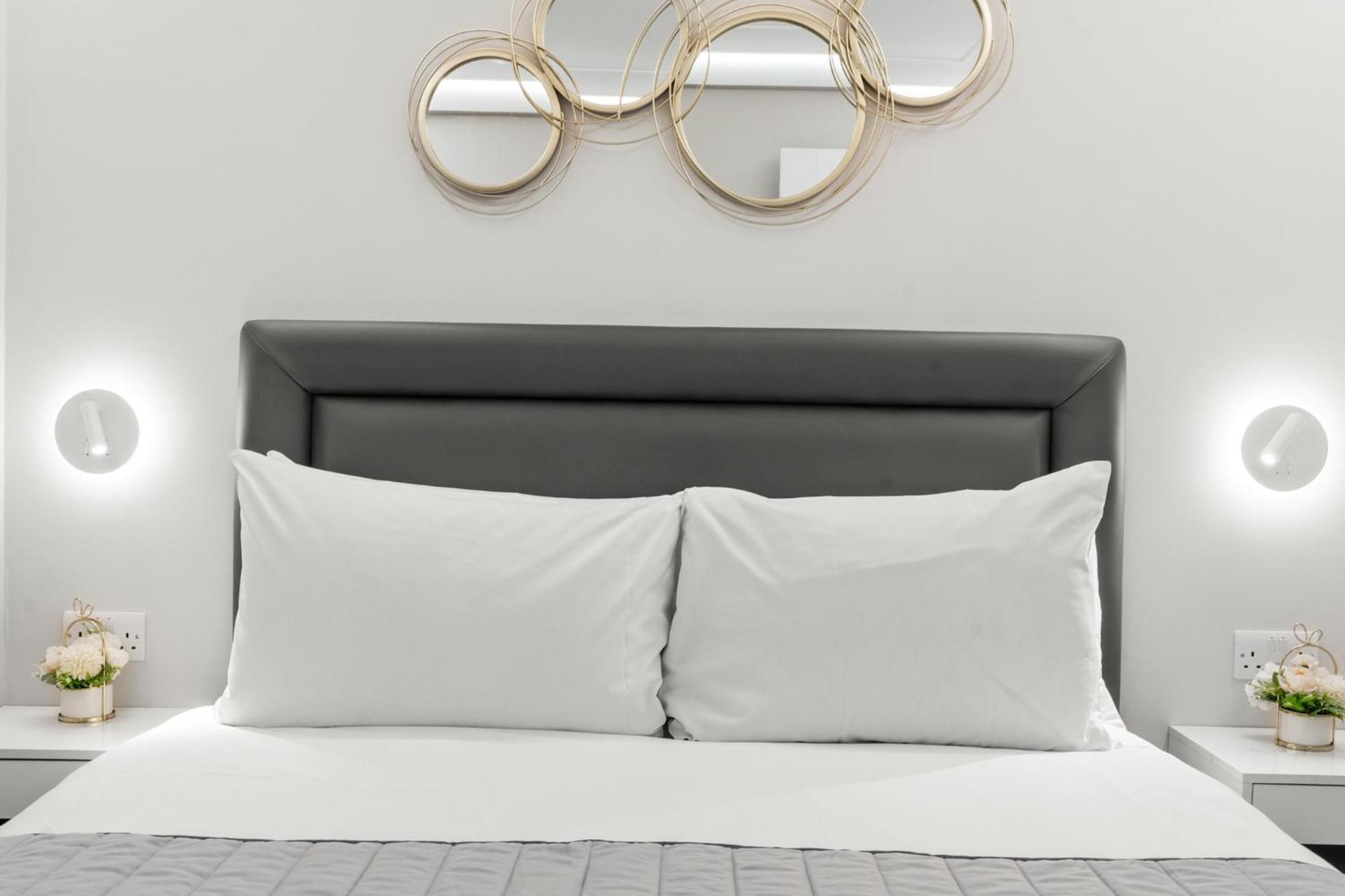 Cleveland Residences Russell Square Apartment *