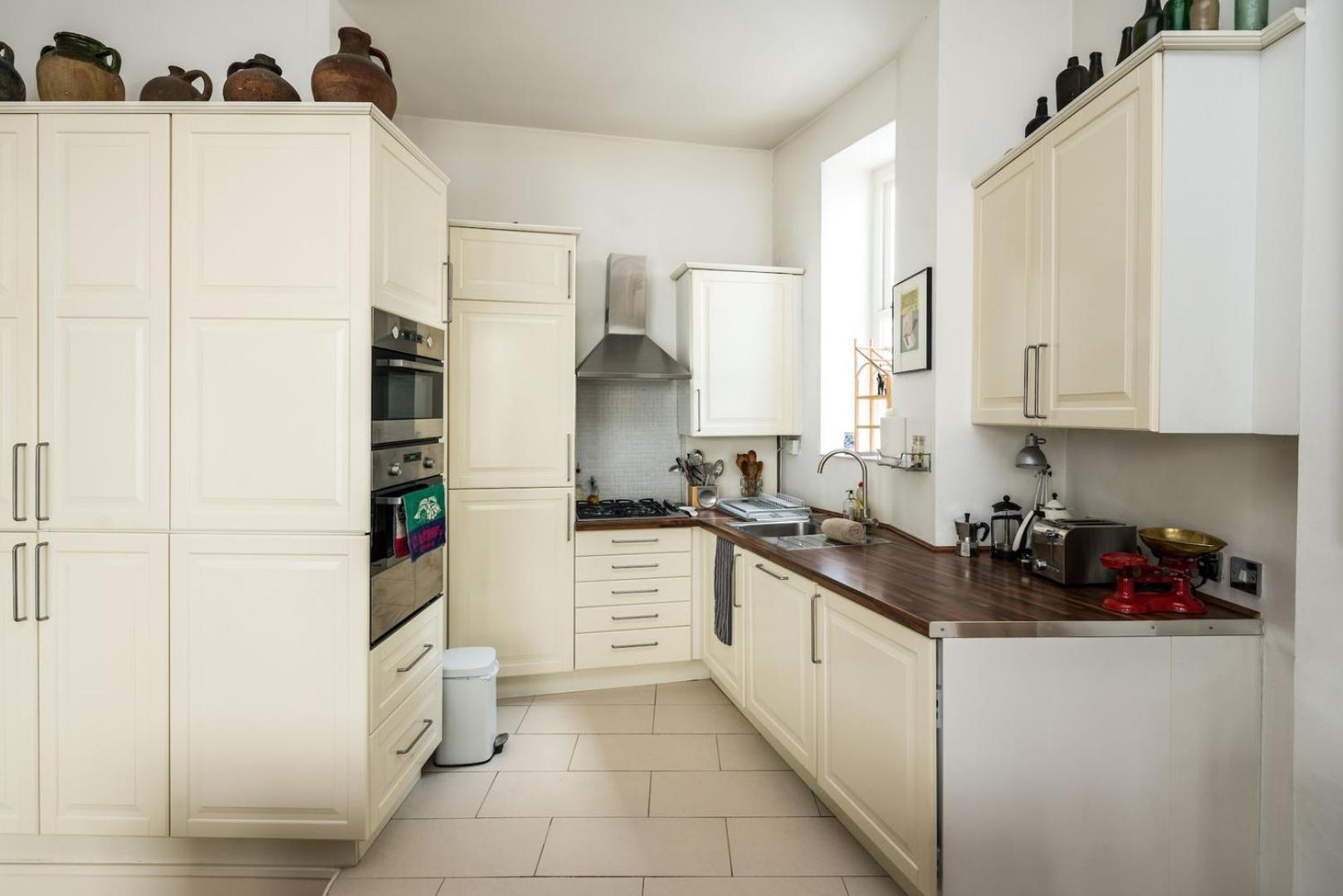 Sleek Simple & Peaceful 1bd Flat Kensington