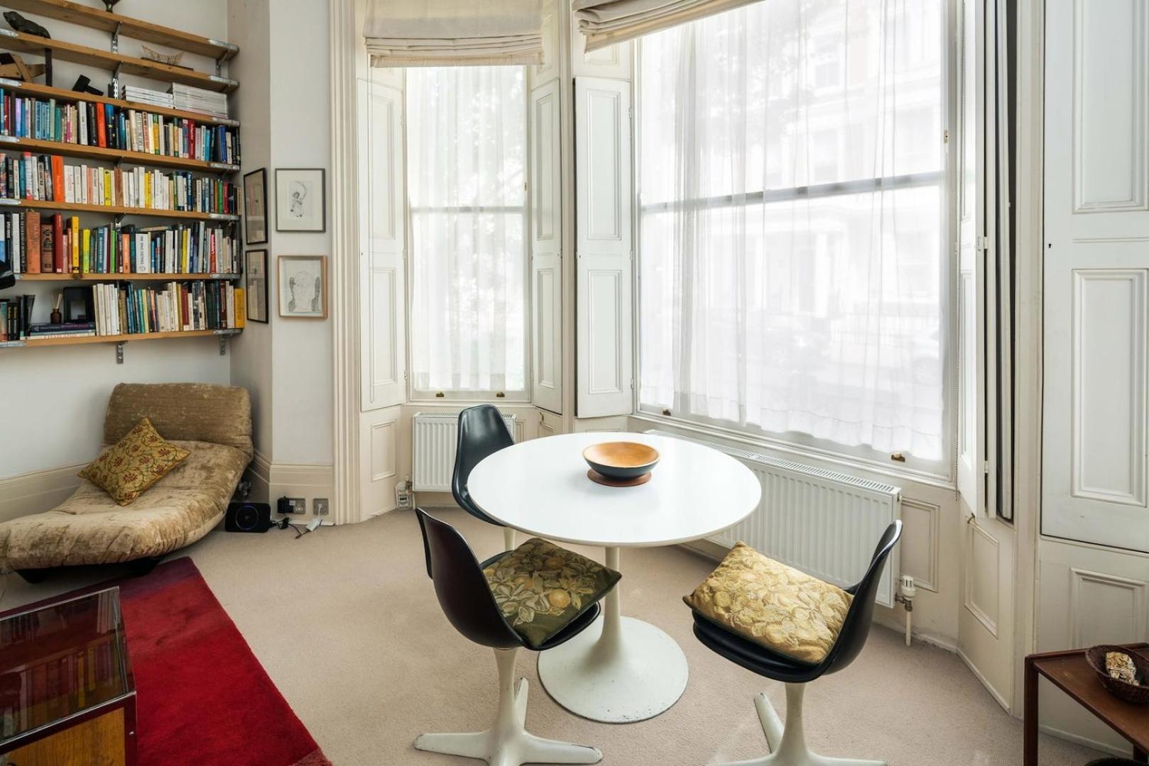 Sleek Simple & Peaceful 1bd Flat Kensington *
