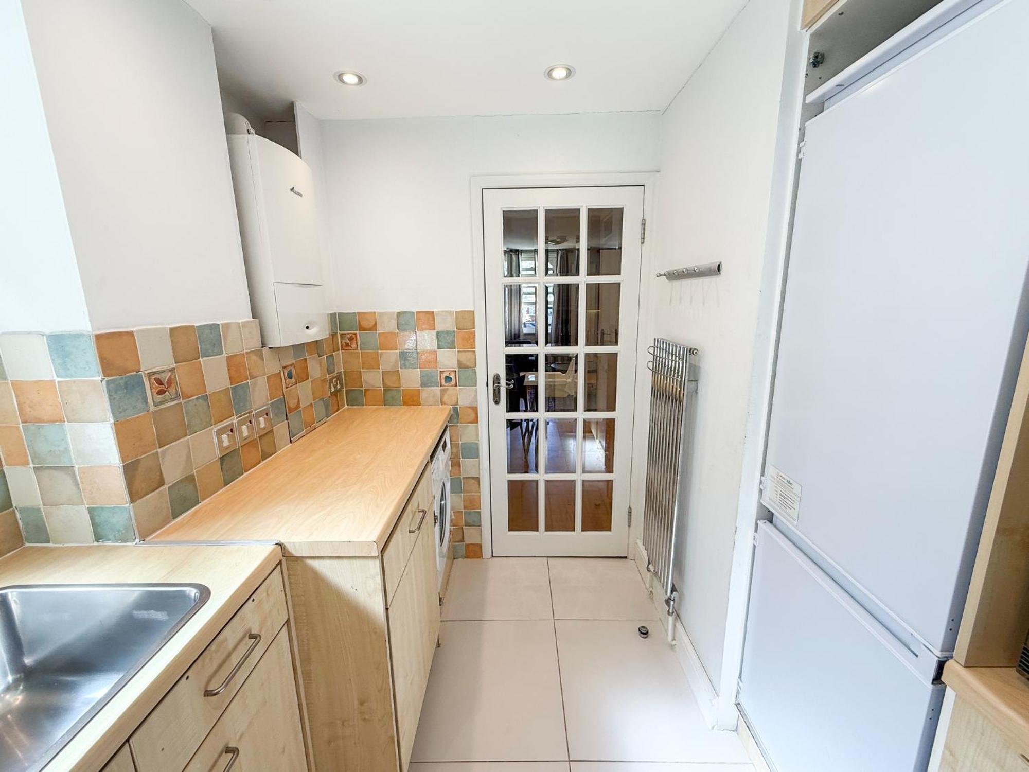 Detached House With Free Parking In Little Venice Near Paddington Hyde Park London