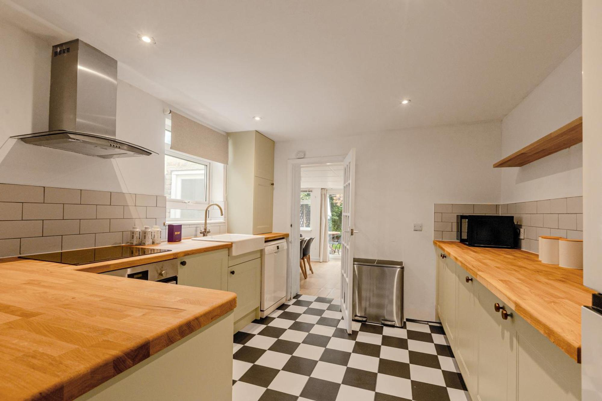 Stylish 3br Forest Gate With Garden