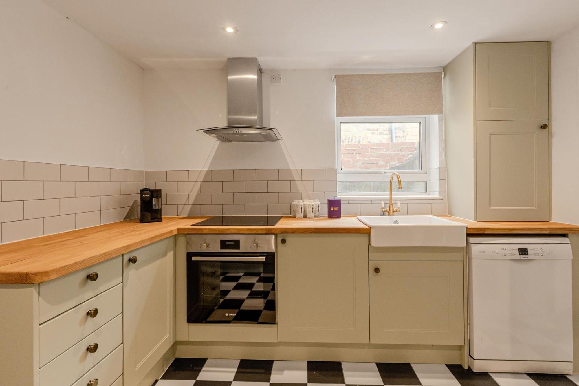 Stylish 3br Forest Gate With Garden