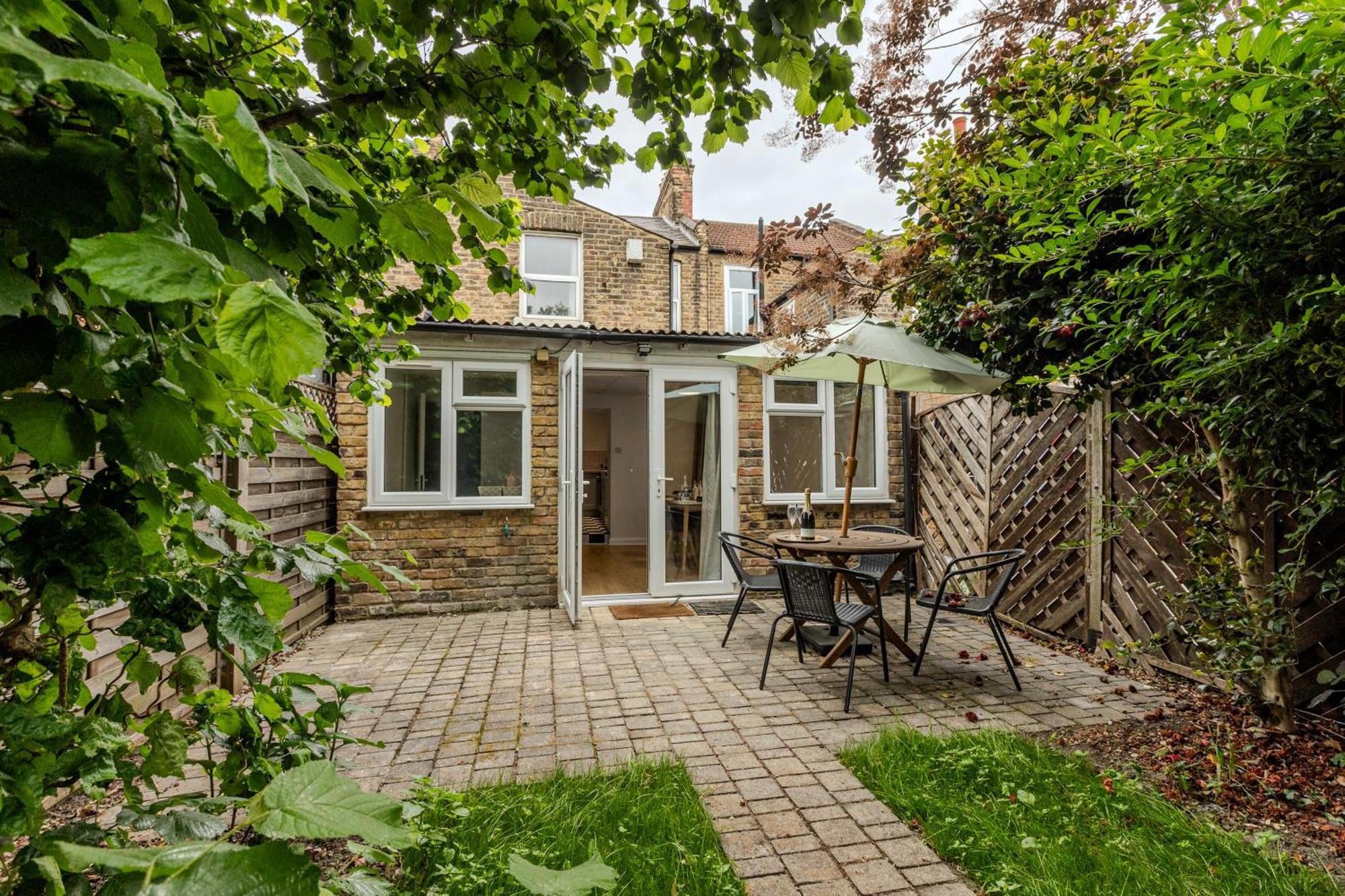 Stylish 3br Forest Gate With Garden