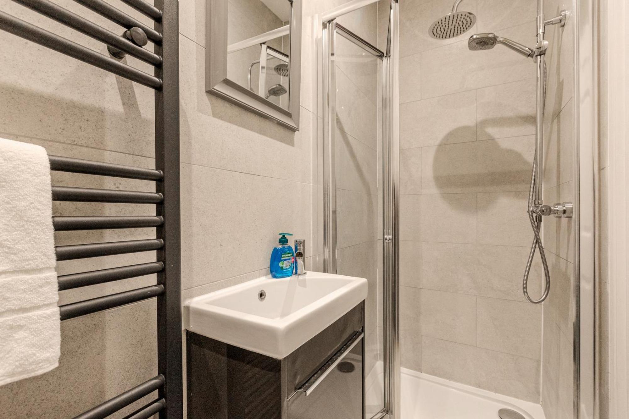 Stylish 3br Forest Gate With Garden Apartment