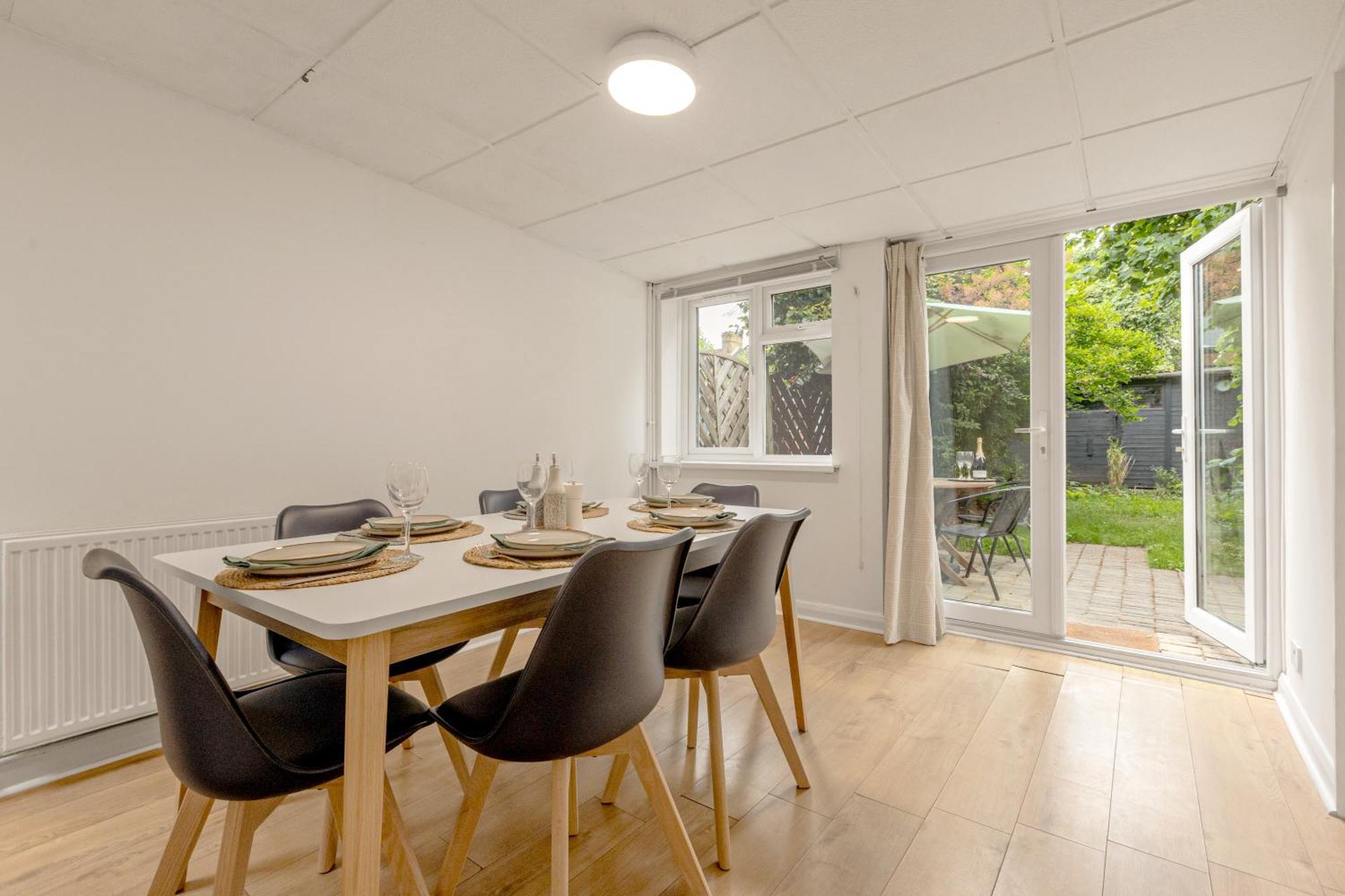 Stylish 3br Forest Gate With Garden *