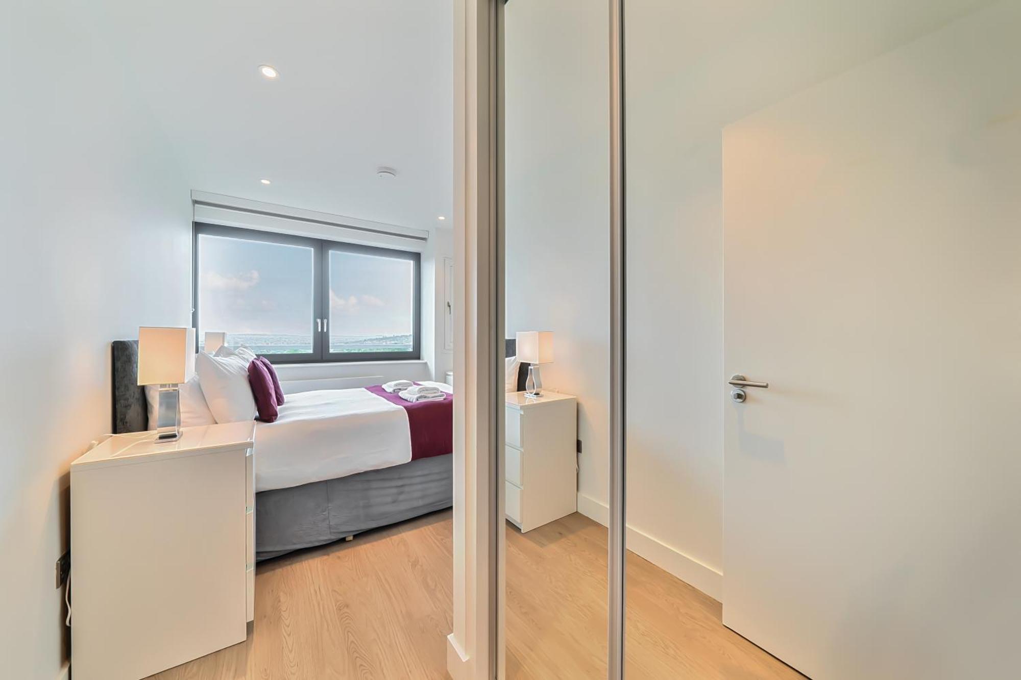 Roomspace Serviced -oasis Way Apartment London