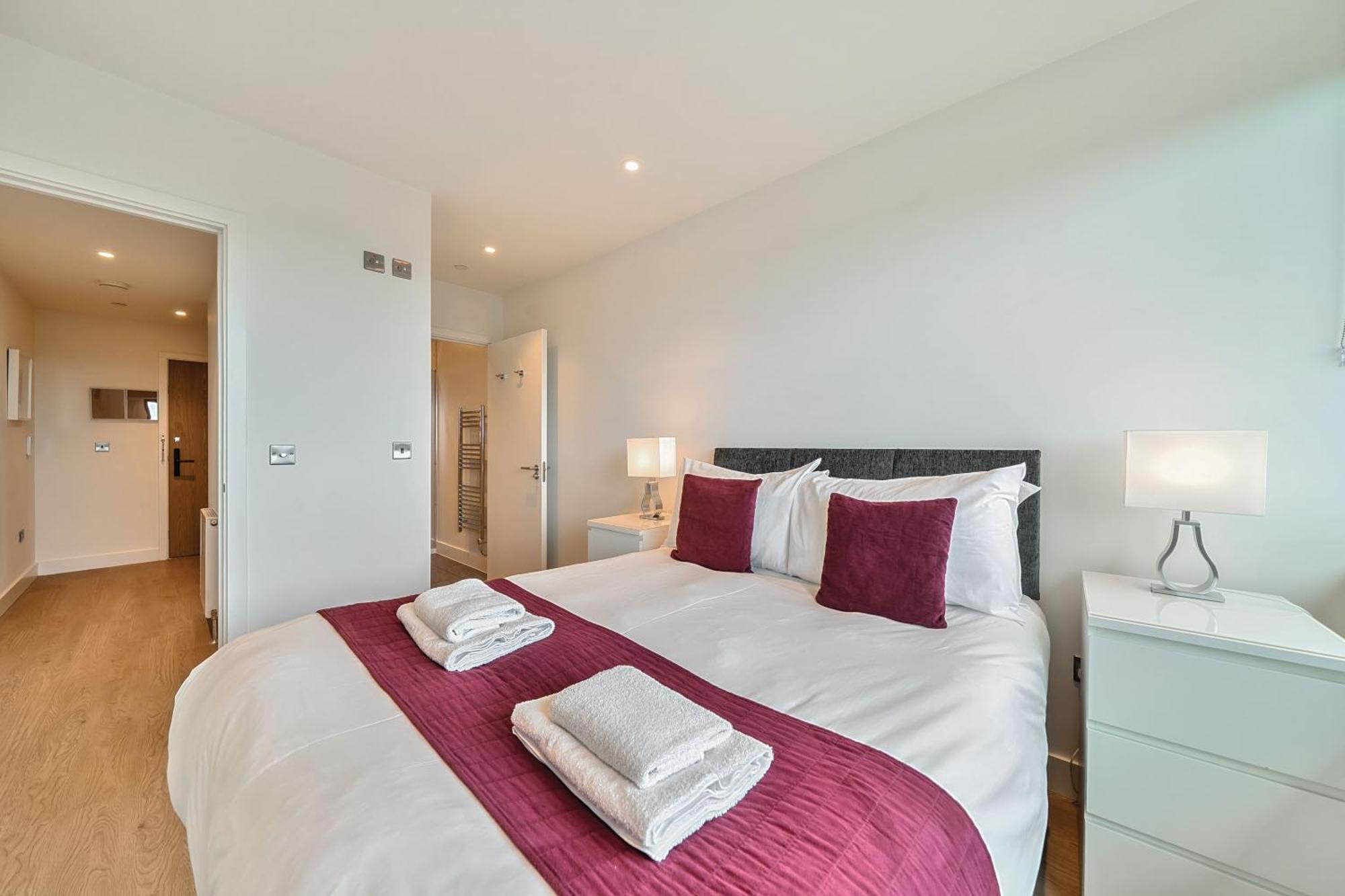 Roomspace Serviced -oasis Way Apartment London