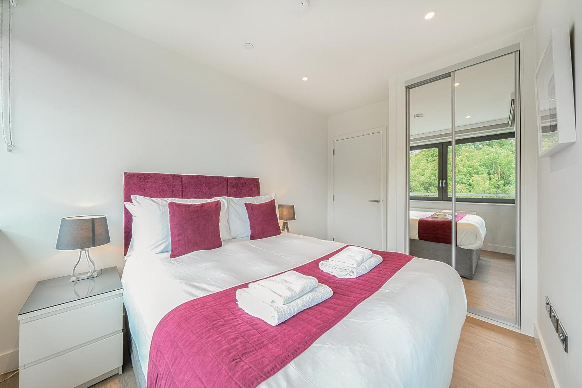 Roomspace Serviced -oasis Way London