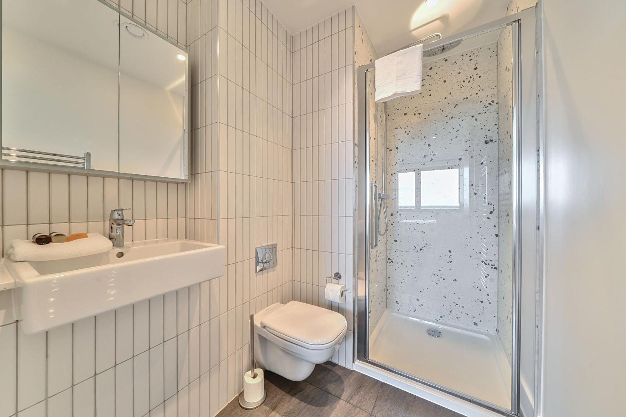 Apartment Roomspace Serviced -oasis Way *