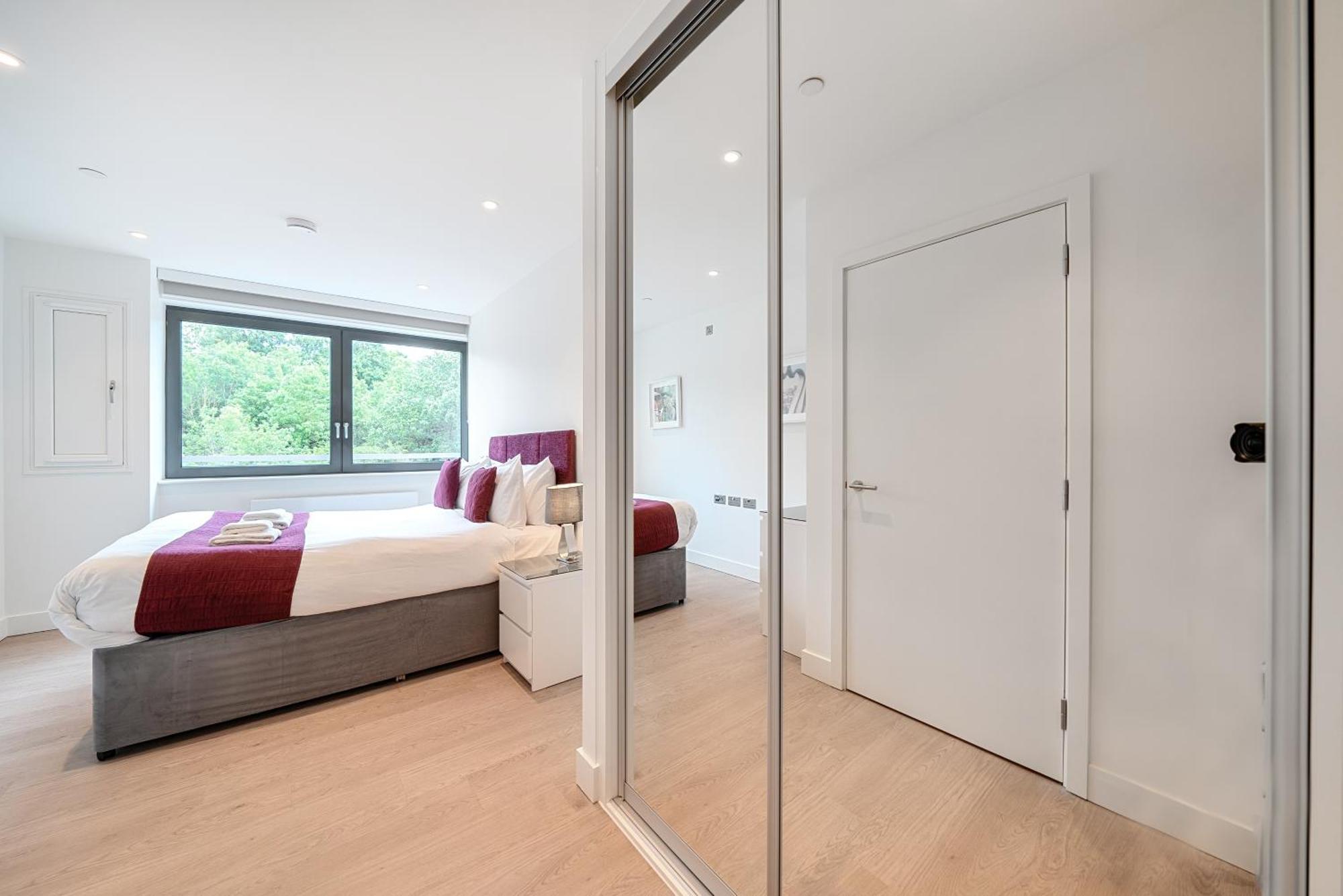 Roomspace Serviced -oasis Way * London