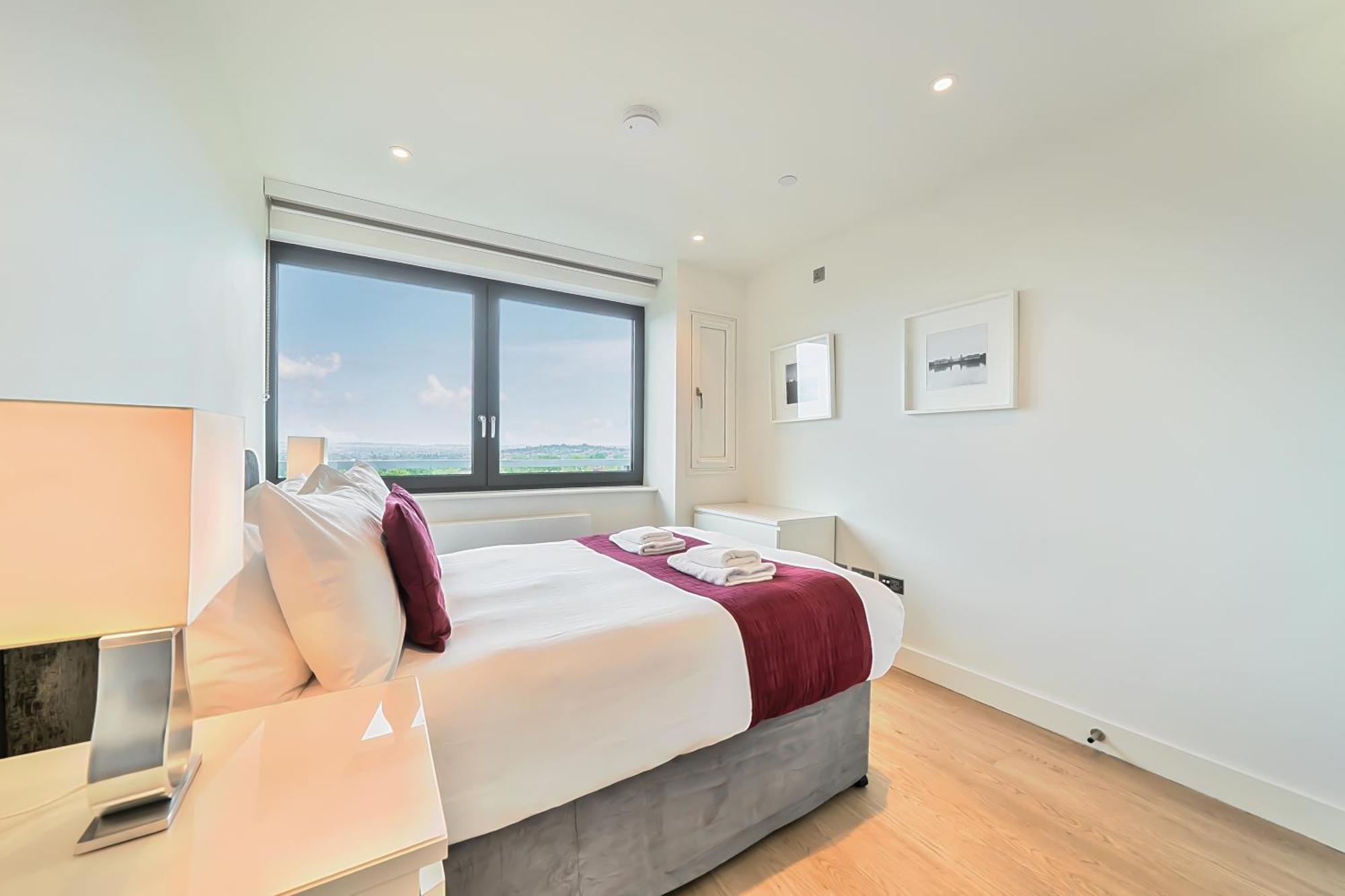 Apartment Roomspace Serviced -oasis Way *