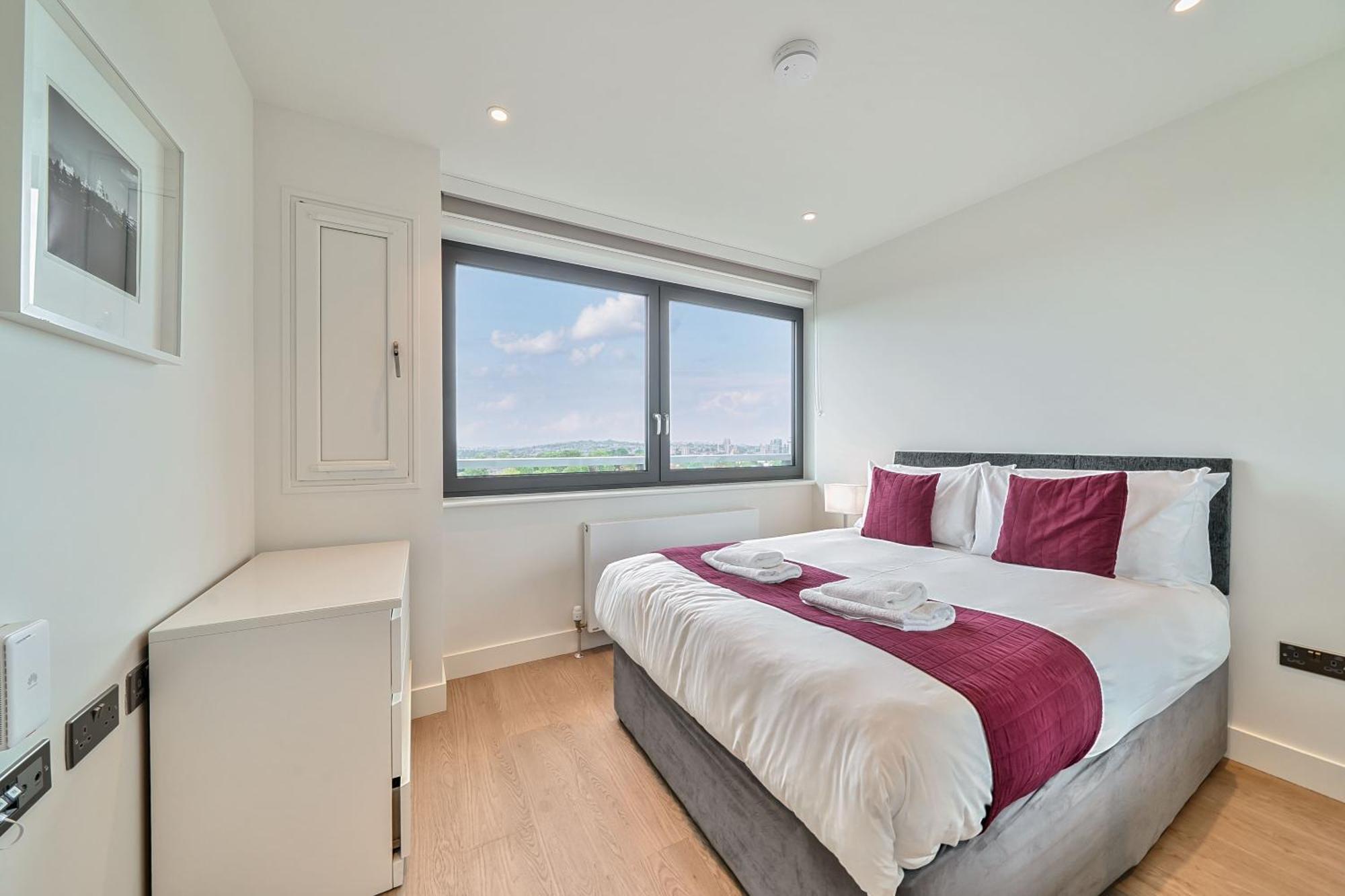 Roomspace Serviced -oasis Way Apartment