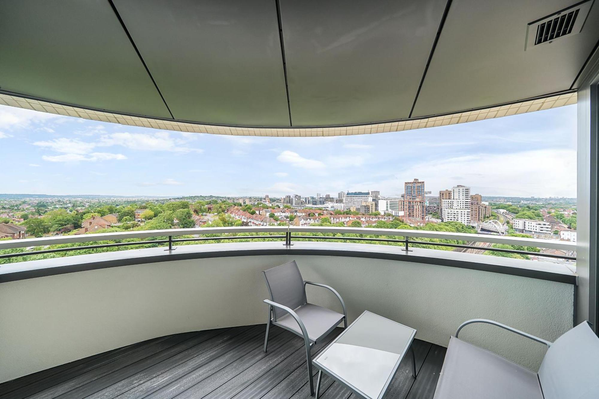 Apartment Roomspace Serviced -oasis Way *