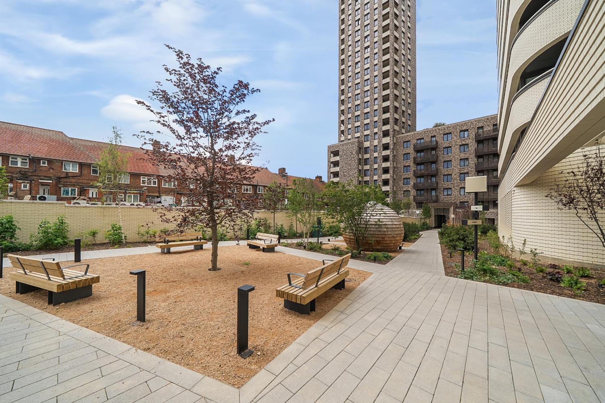 Roomspace Serviced -oasis Way Apartment London