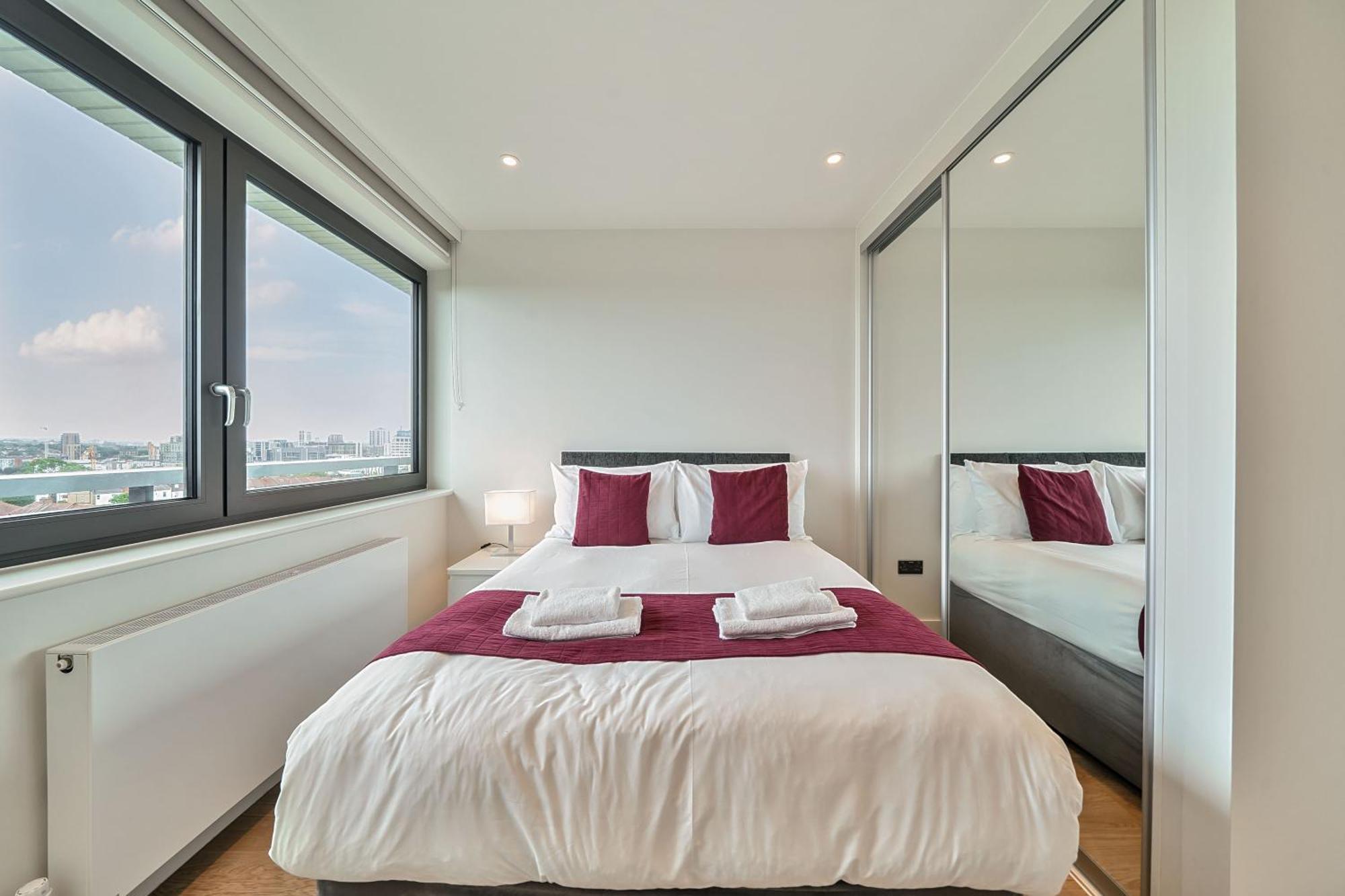 Apartment Roomspace Serviced -oasis Way London