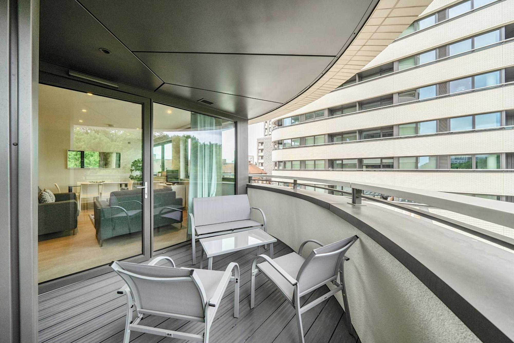 Roomspace Serviced -oasis Way * London