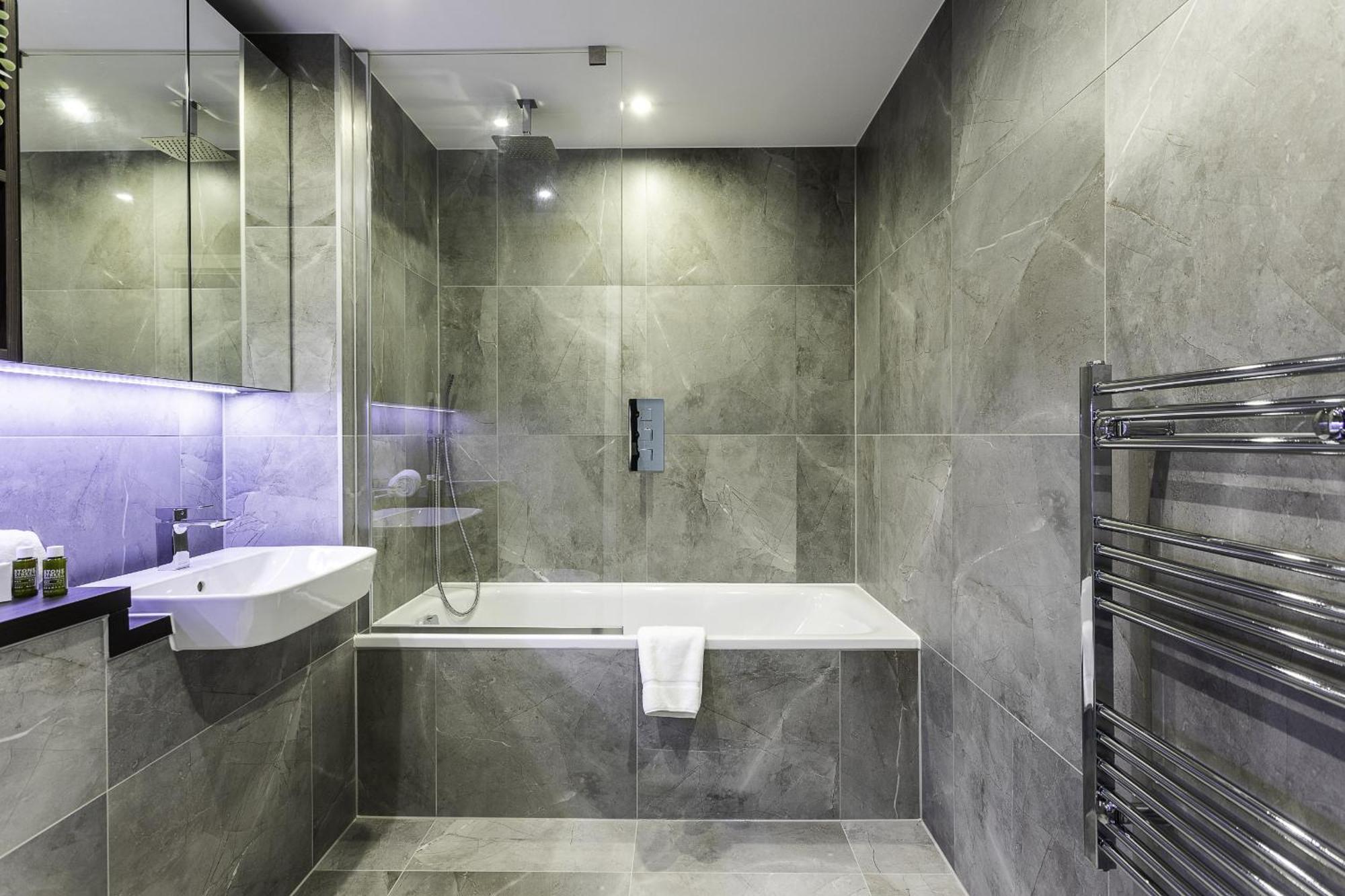 North Acton Xii - 2 Bedrooms - 2 Bathrooms - Balcony