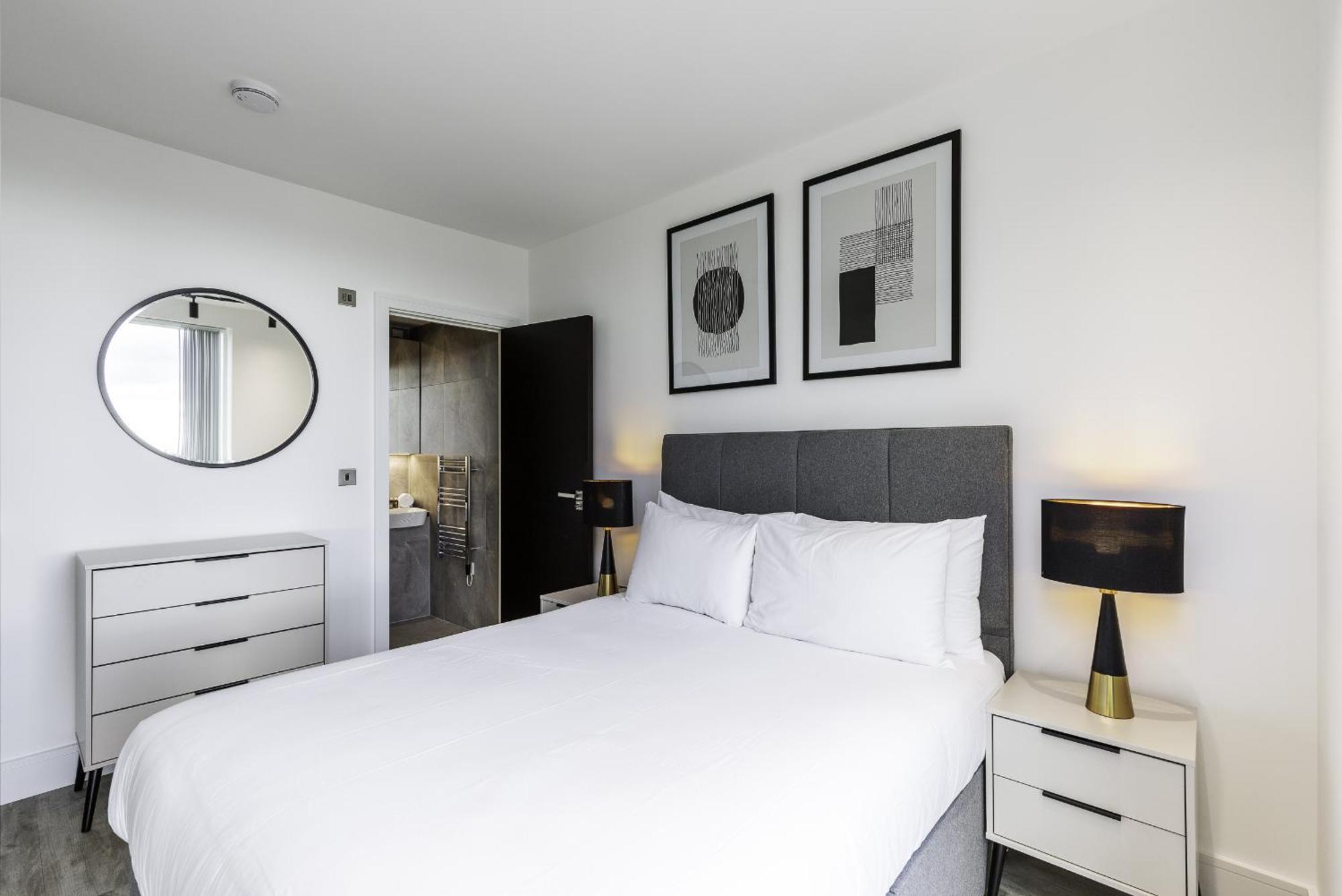 Apartment North Acton X - 2 Bedrooms - 2 Bathrooms - Balcony *