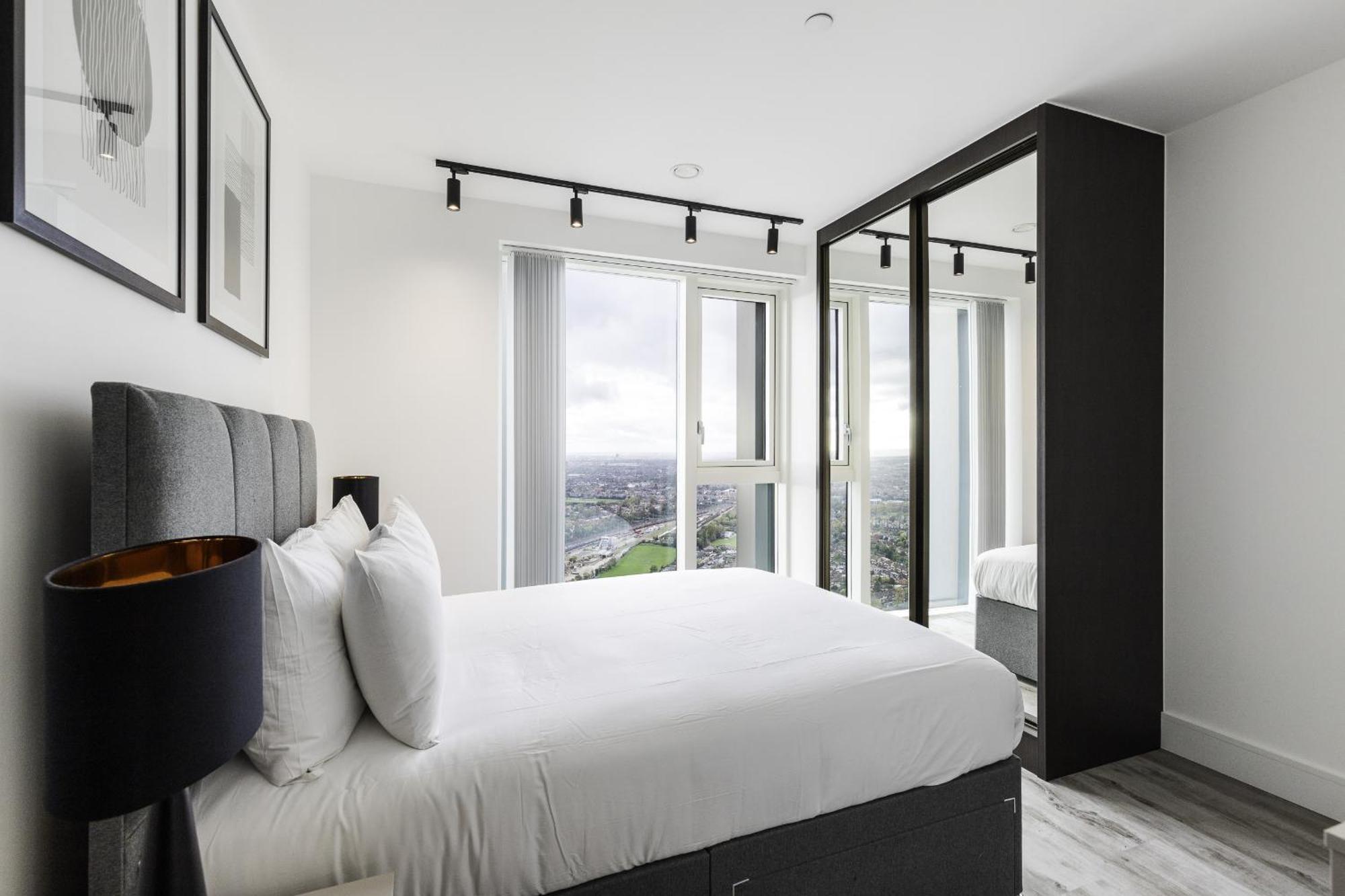Apartment North Acton X - 2 Bedrooms - 2 Bathrooms - Balcony London