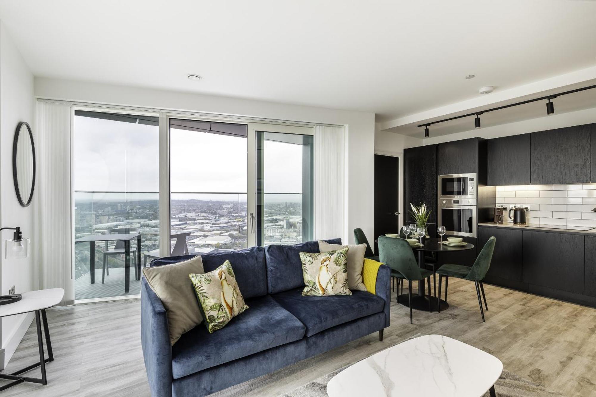 North Acton X - 2 Bedrooms - 2 Bathrooms - Balcony Apartment *