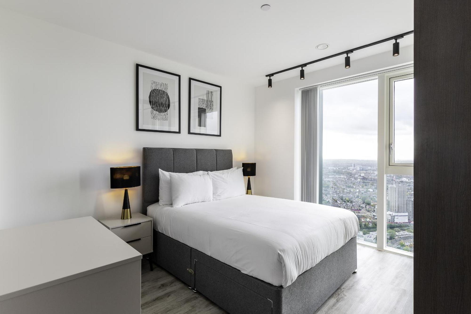 Apartment North Acton X - 2 Bedrooms - 2 Bathrooms - Balcony London