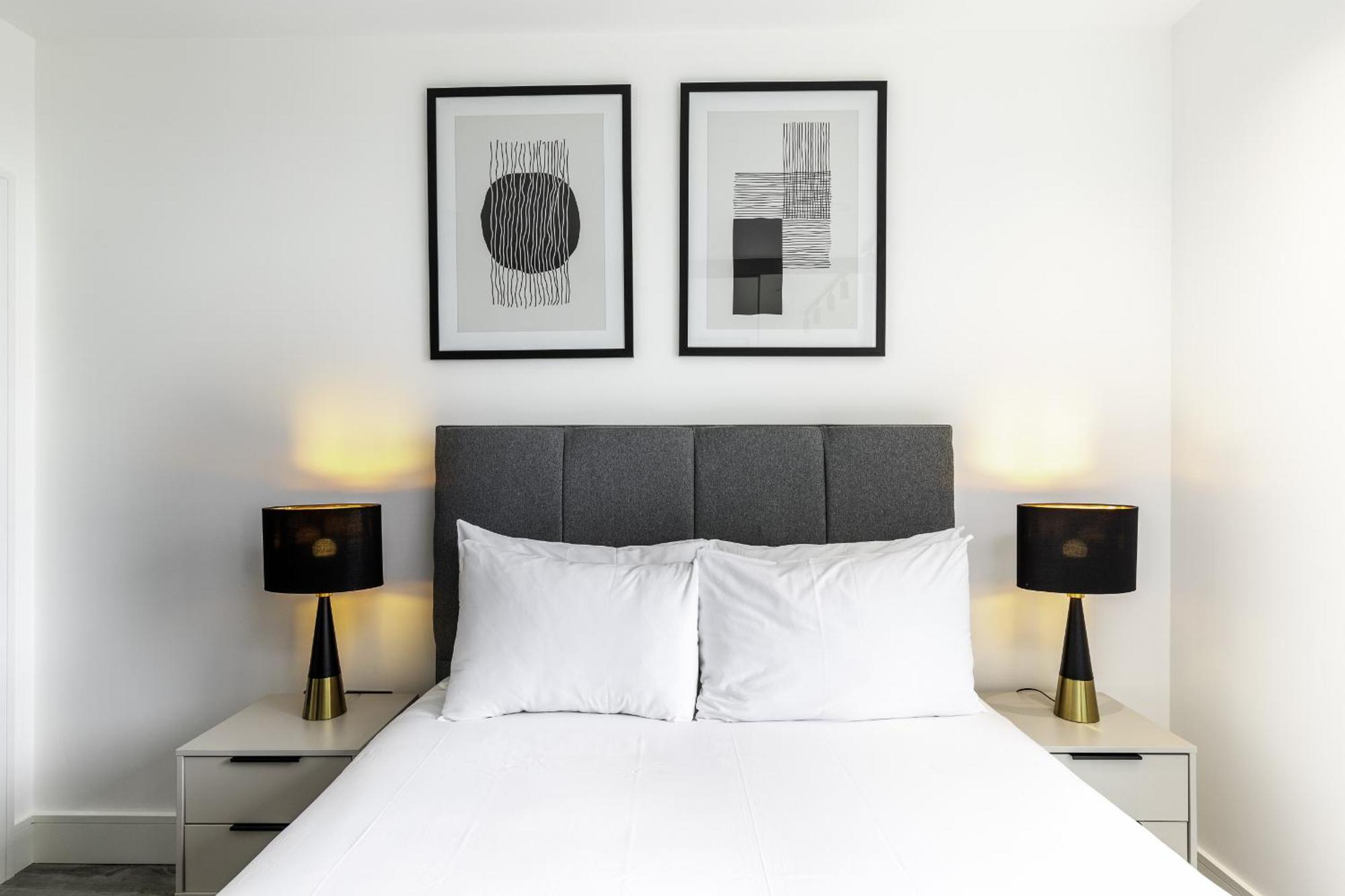 North Acton X - 2 Bedrooms - 2 Bathrooms - Balcony *