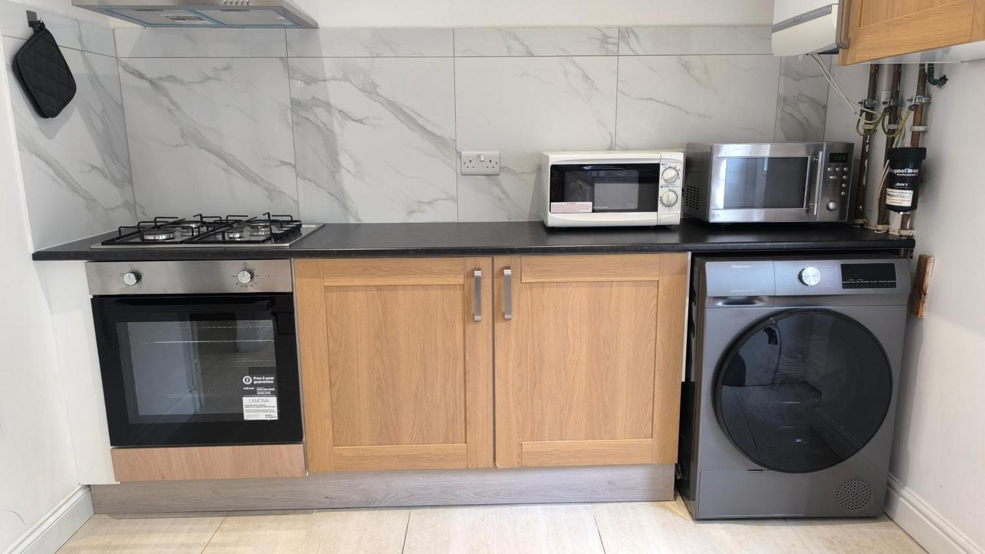 Fully Equipped Parkside 5min From Colliers Wood Station R4 * London