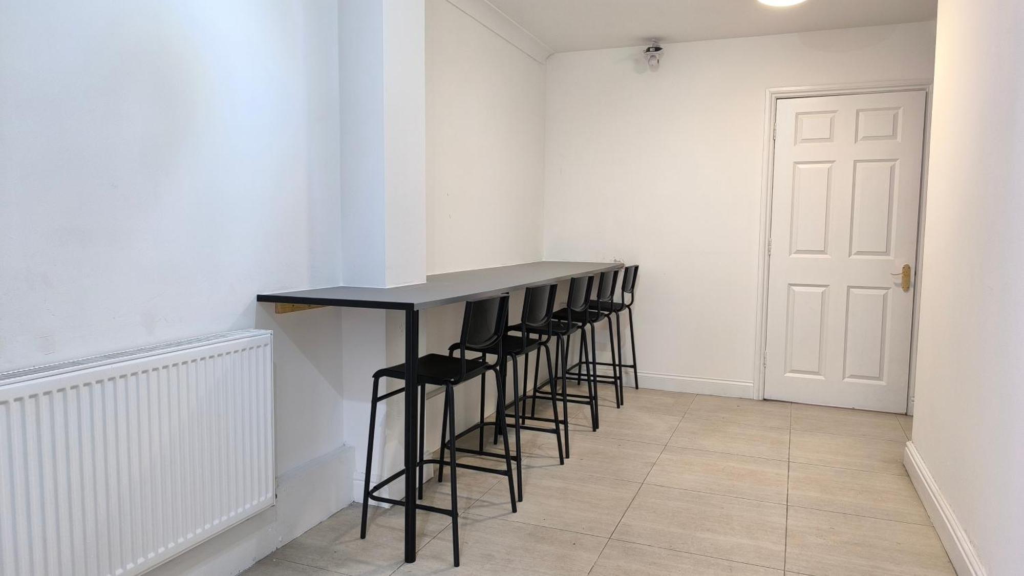 Fully Equipped Parkside 5min From Colliers Wood Station R4 * London