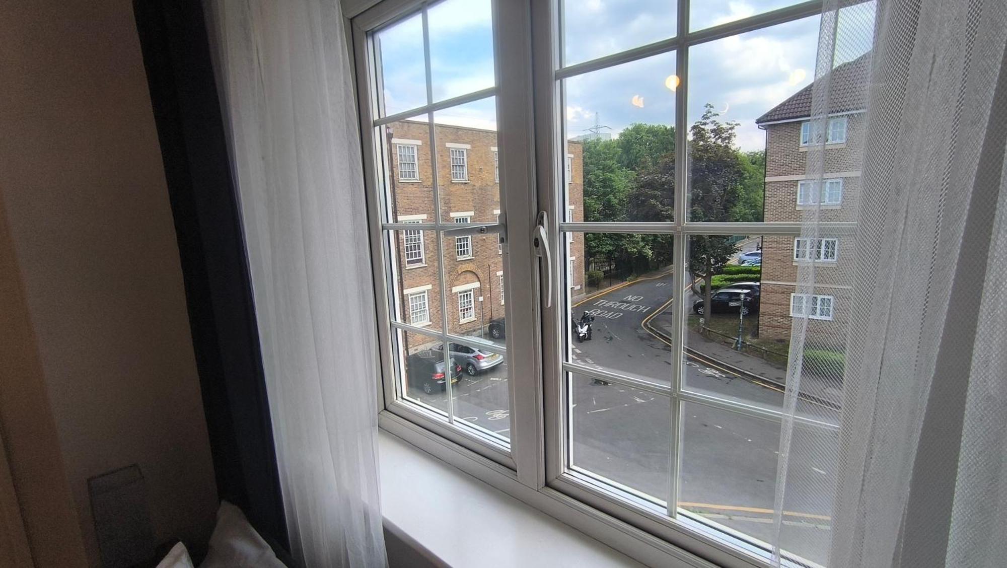 Fully Equipped Parkside 5min From Colliers Wood Station R4 Apartment London