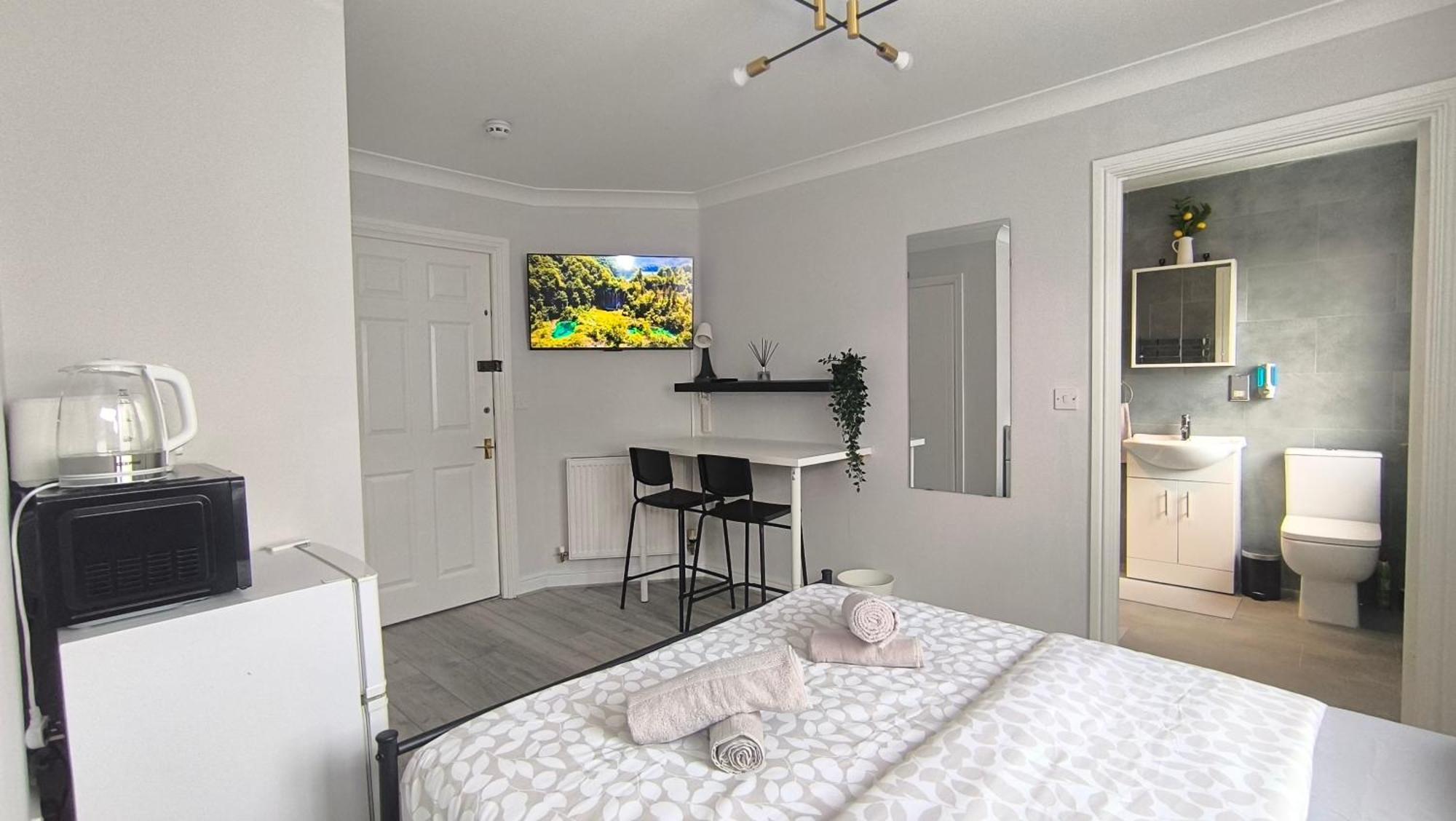 Fully Equipped Parkside 5min From Colliers Wood Station R4 *