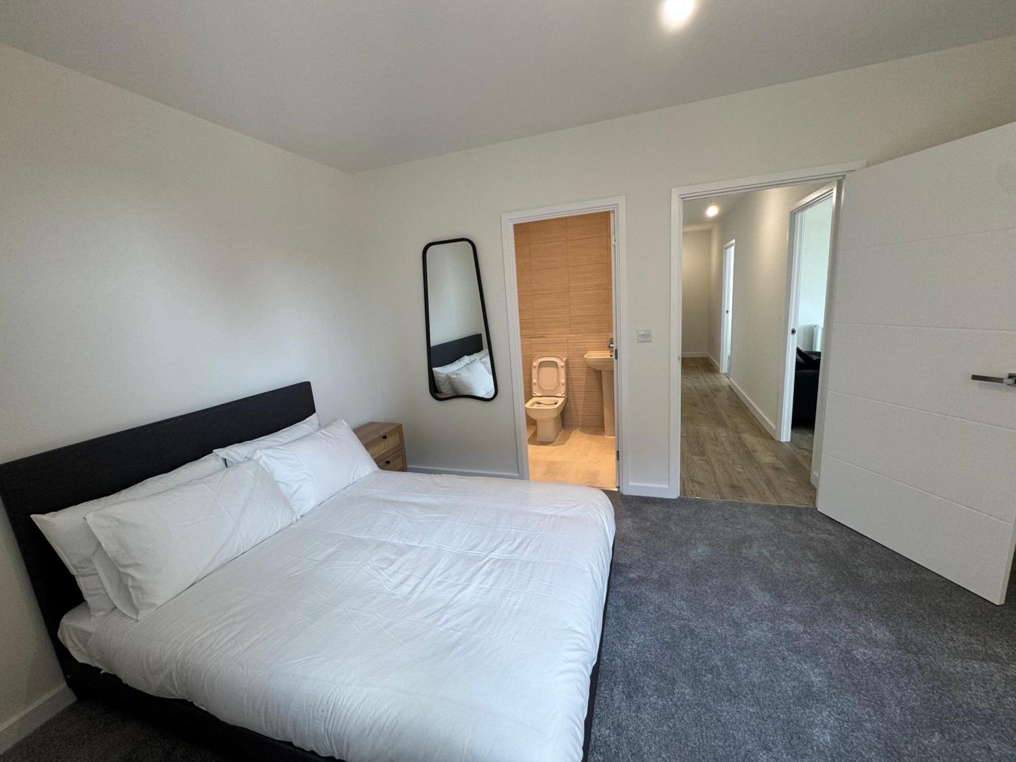 Riverview 2bedroom 2bathoom Airport * London