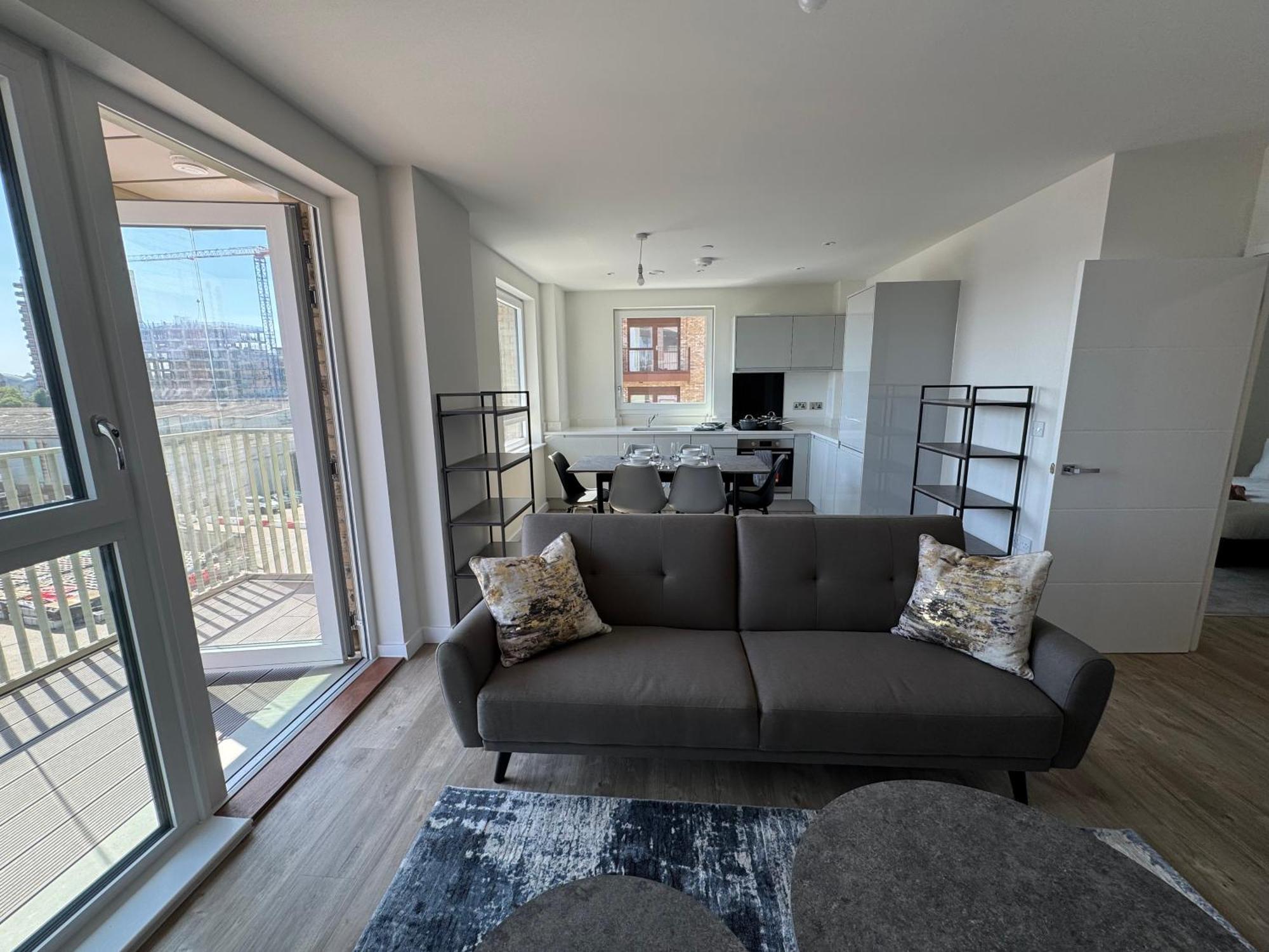 Riverview 2bedroom 2bathoom Airport Apartment