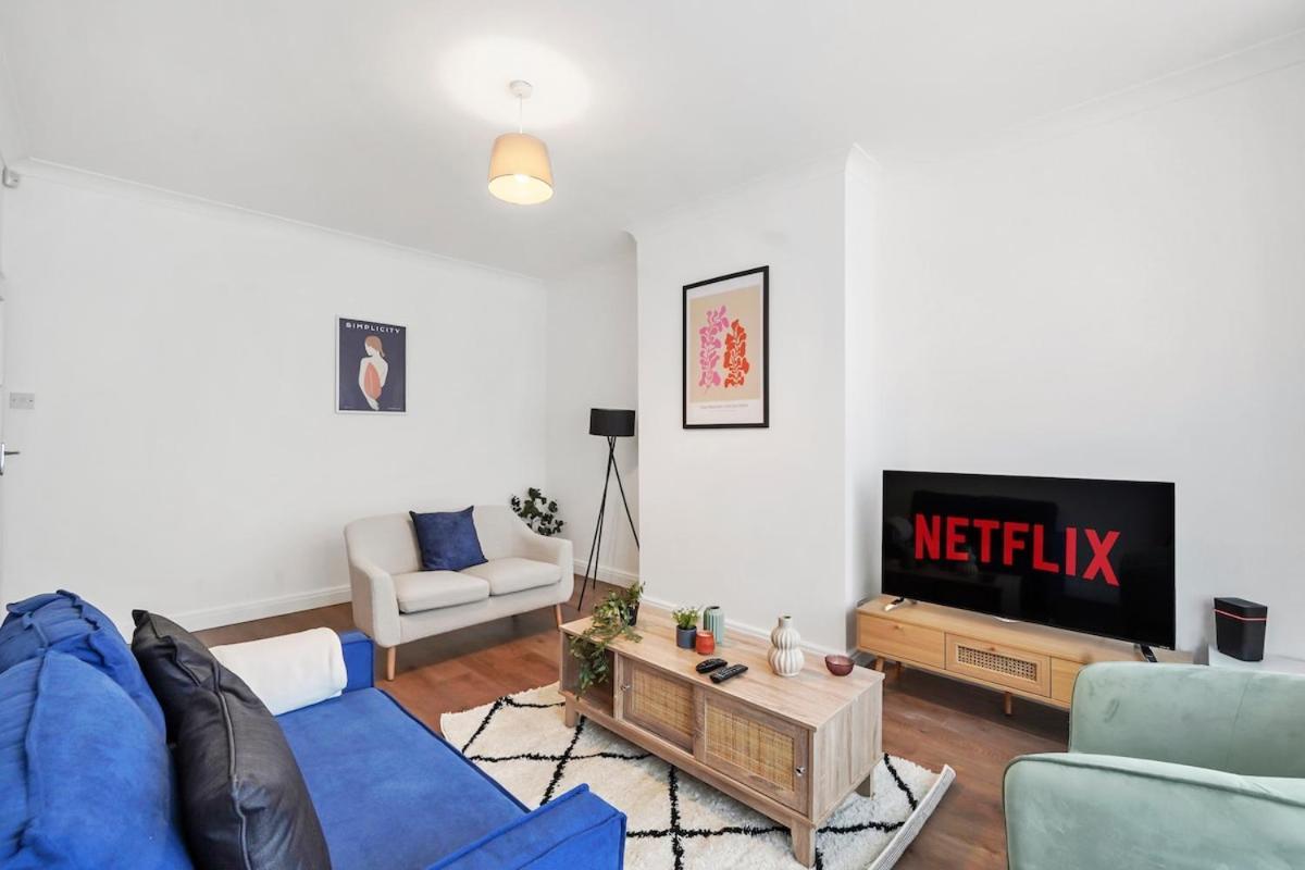 4 Bedroom House Free Parking 5mins Walk To Kensal Rise London