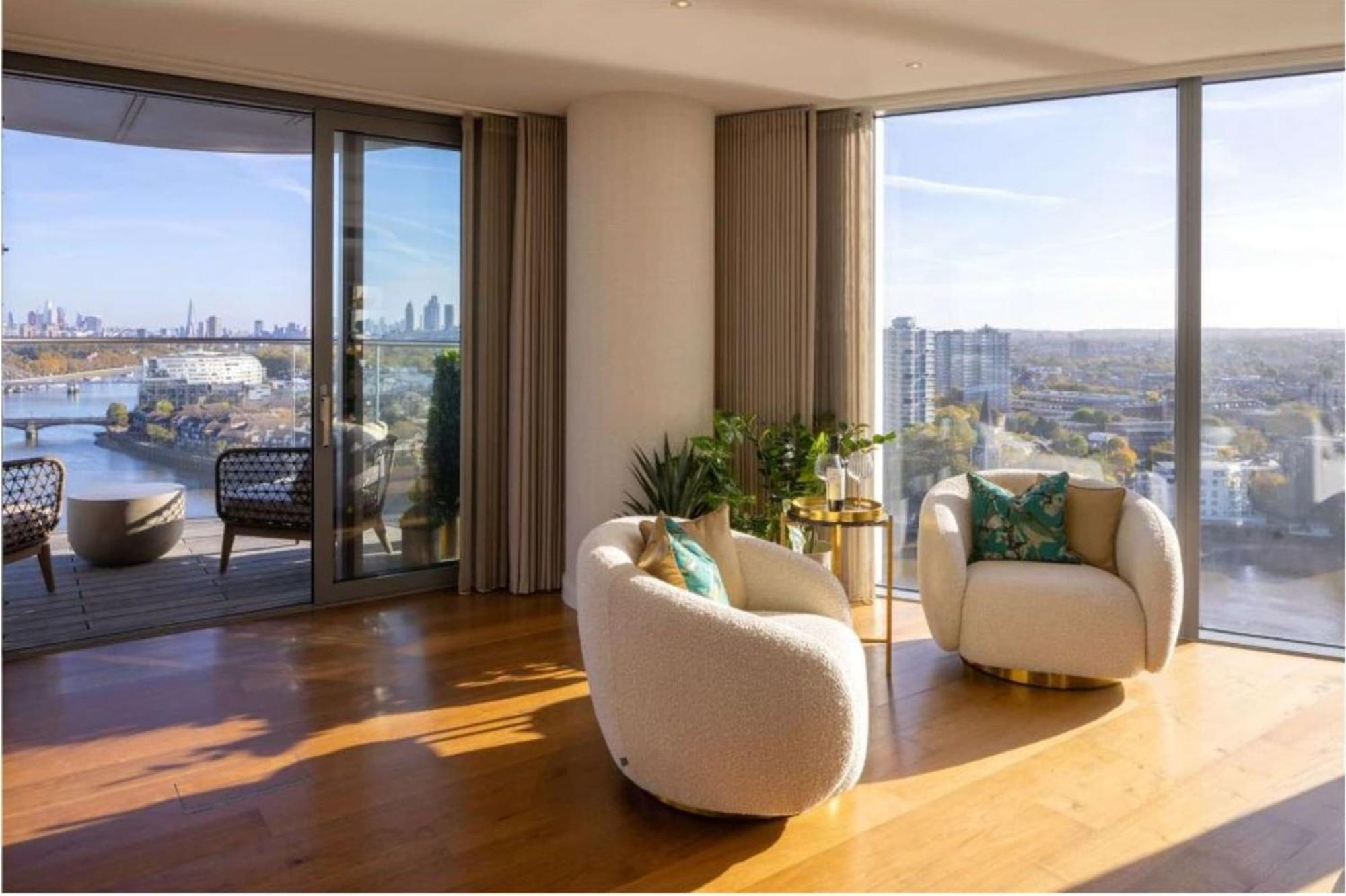 Master Class Three Bedroom With Panoramic Views * London