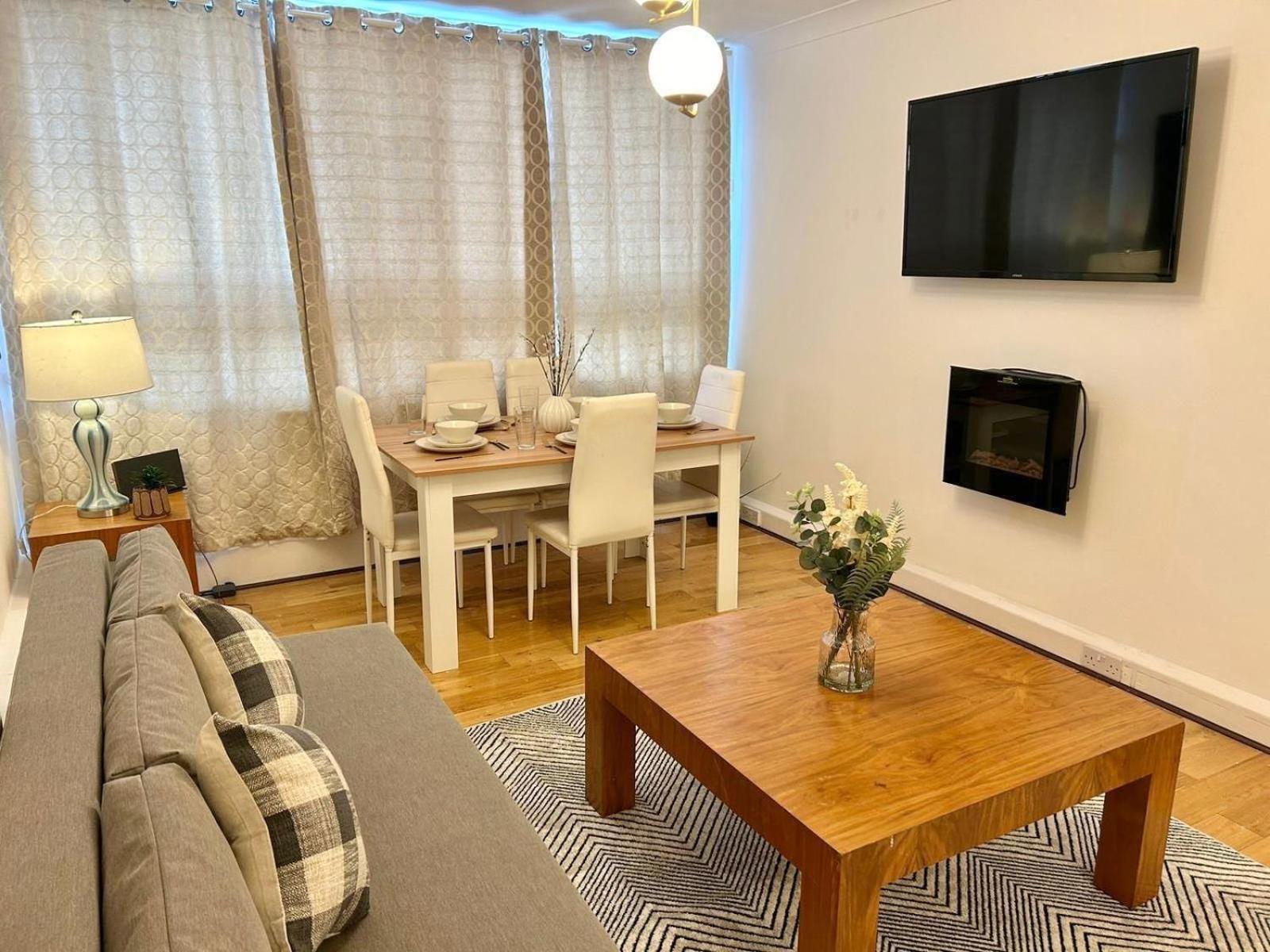 Hdye Park Corner Three Bedroom Apartment *