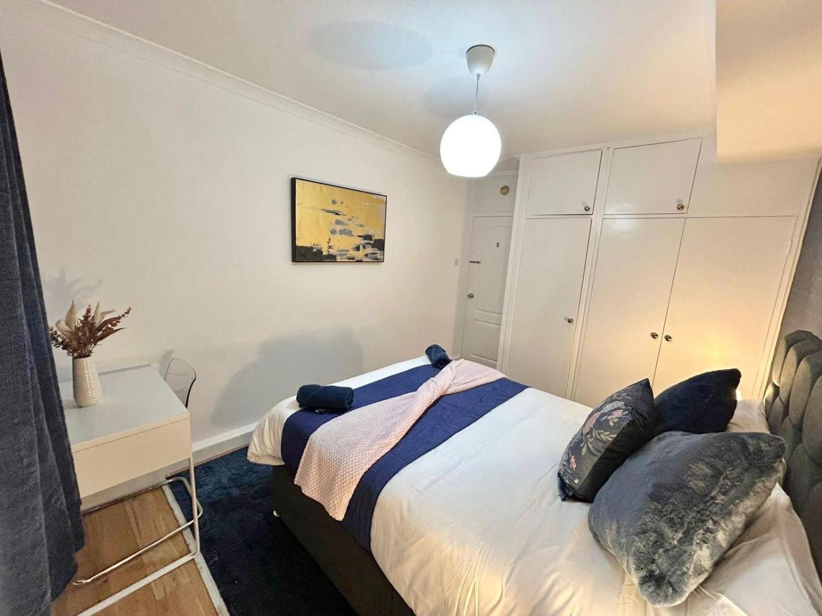Hdye Park Corner Three Bedroom London