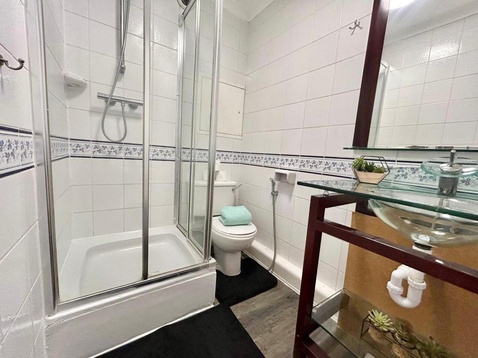 Hdye Park Corner Three Bedroom *